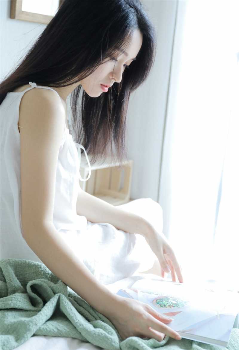 高清吊带长裙少女床上惹火清纯气质诱人养眼图集