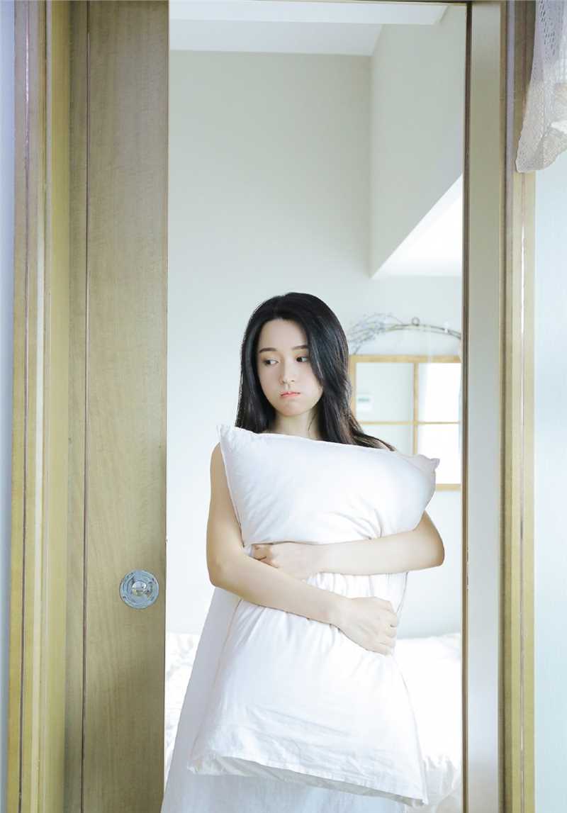 高清吊带长裙少女床上惹火清纯气质诱人养眼图集