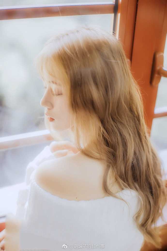 高清清纯萌妹子侧脸惊艳可爱唯美氧气图片图册