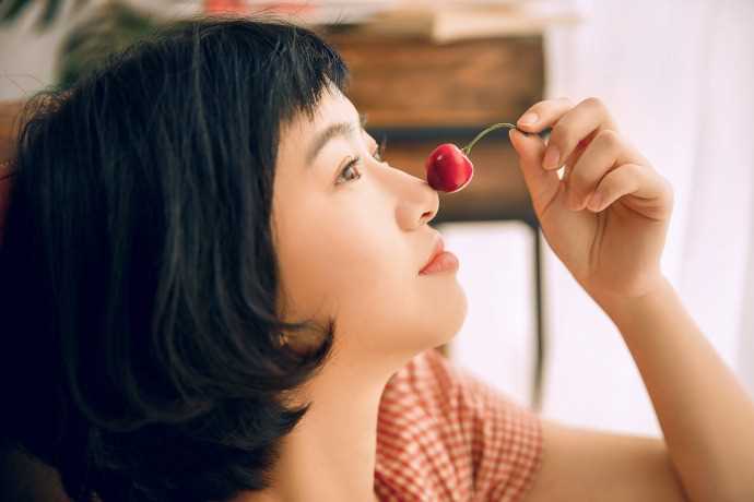 最全文艺少女私房大眼丰韵格子裙怡静清纯写真相册