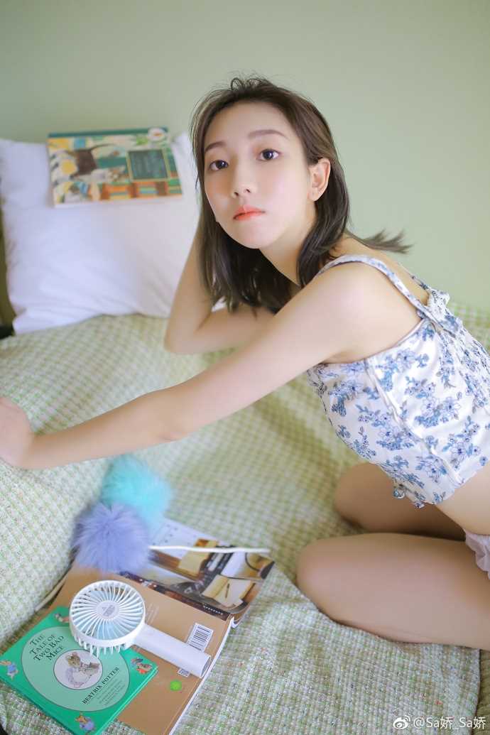特别专辑清纯短发少女内衣大长腿梦幻唯美图片图片