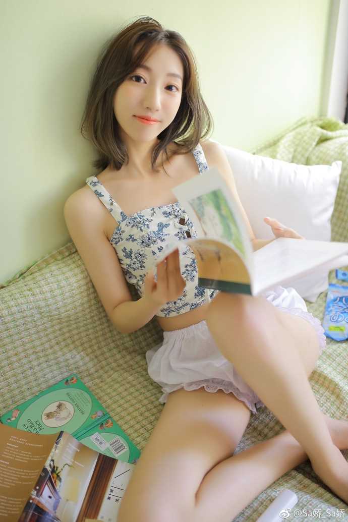 特别专辑清纯短发少女内衣大长腿梦幻唯美图片图片