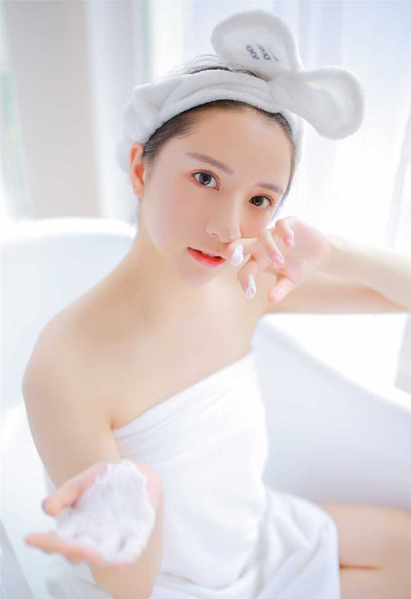 优质裹浴袍洗澡萝莉水灵白嫩美腿清纯写真相册