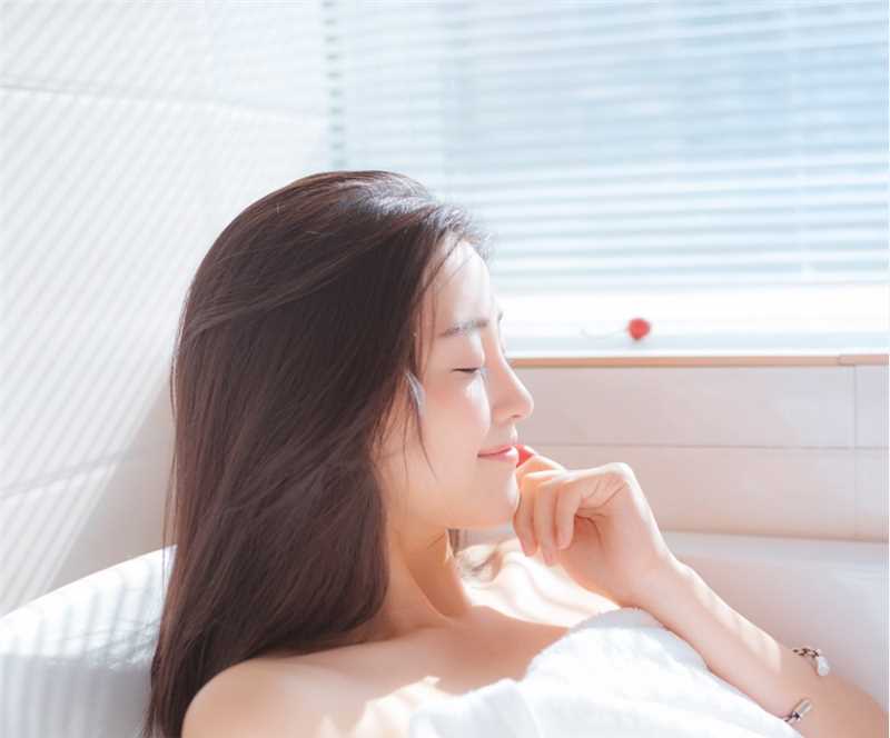 特别专辑清纯气质少女肤白如玉裹胸浴巾梦幻图片