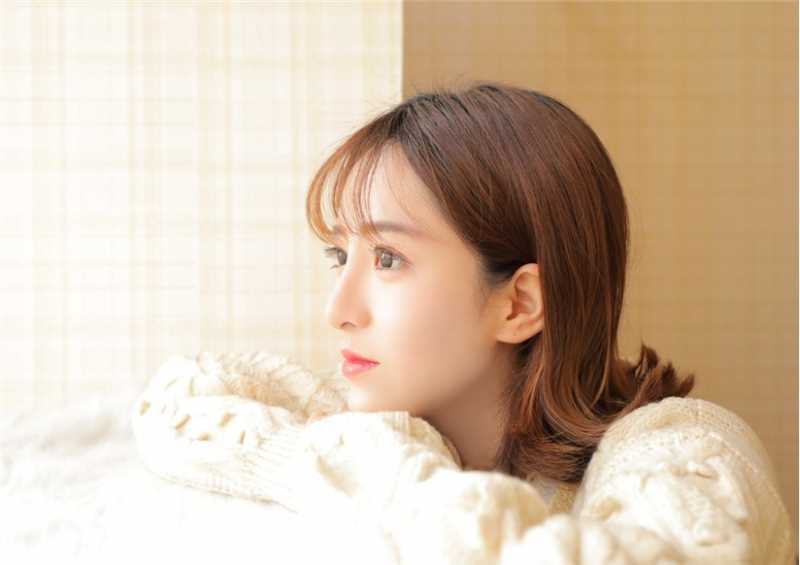 精选清纯美女嫩模镂空衫大长腿娇艳诱惑私房图册