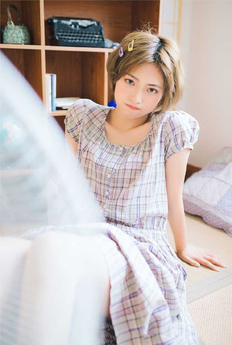 特别专辑长腿美少女居家清纯淡雅气质图片