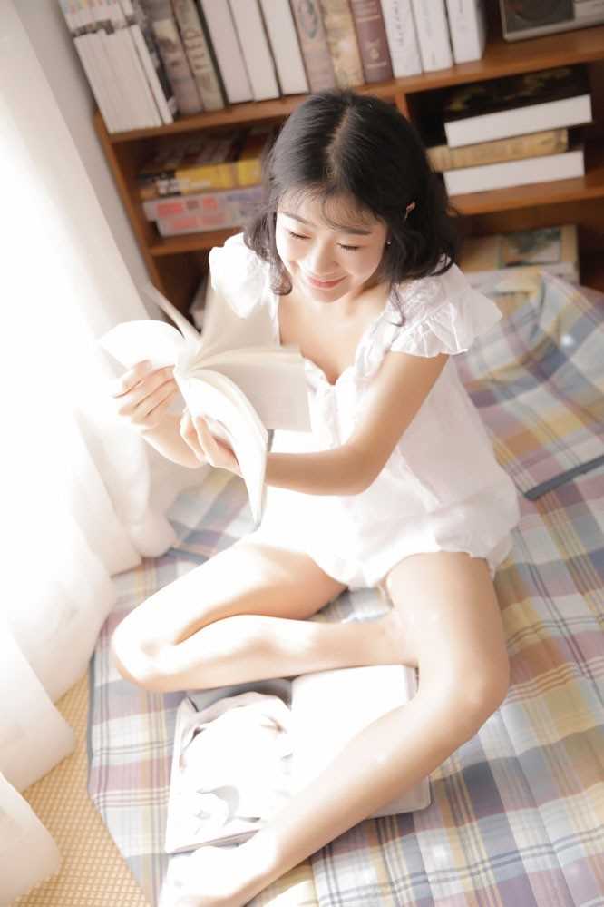 优质日本扒苞米美少女纯真甜美私房睡裙大长腿可爱生活图片