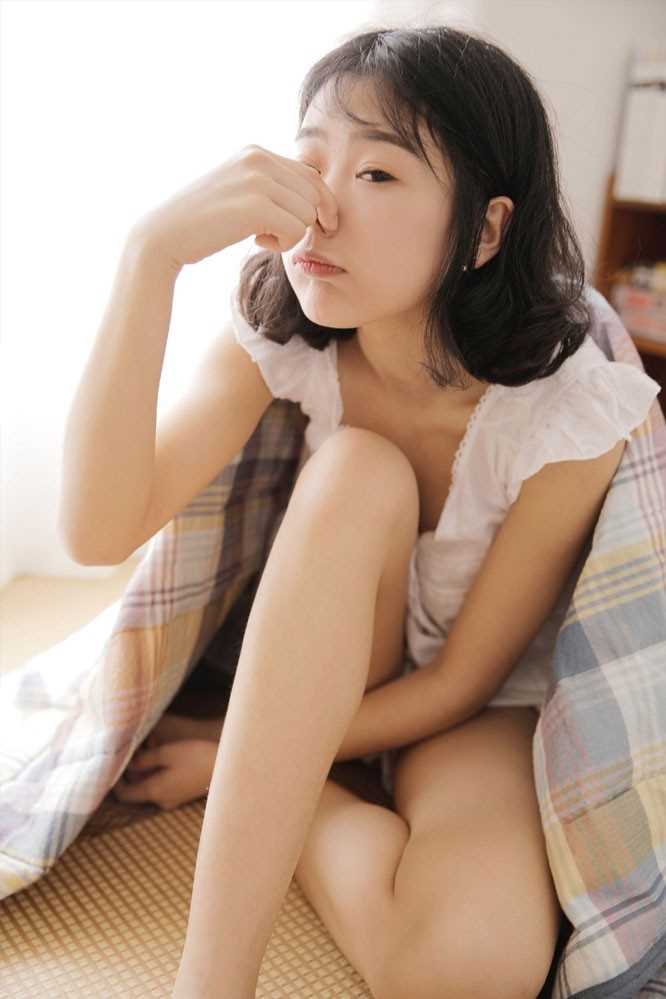 优质日本扒苞米美少女纯真甜美私房睡裙大长腿可爱生活图片