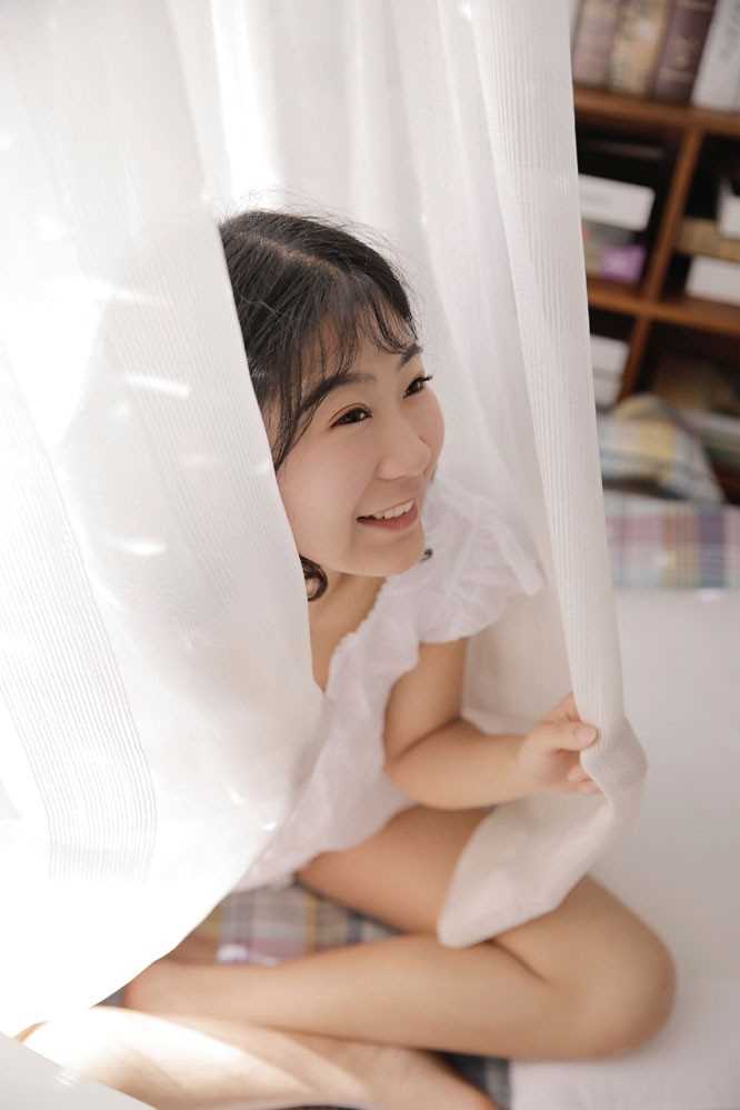优质日本扒苞米美少女纯真甜美私房睡裙大长腿可爱生活图片