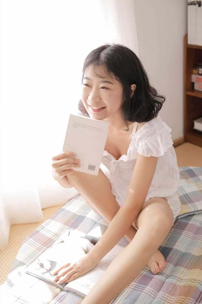 优质日本扒苞米美少女纯真甜美私房睡裙大长腿可爱生活图片
