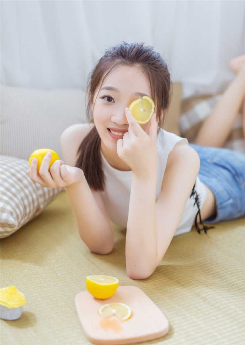 最新娇美少女柠檬般香酸甜美性感居家热裤大长腿壁纸
