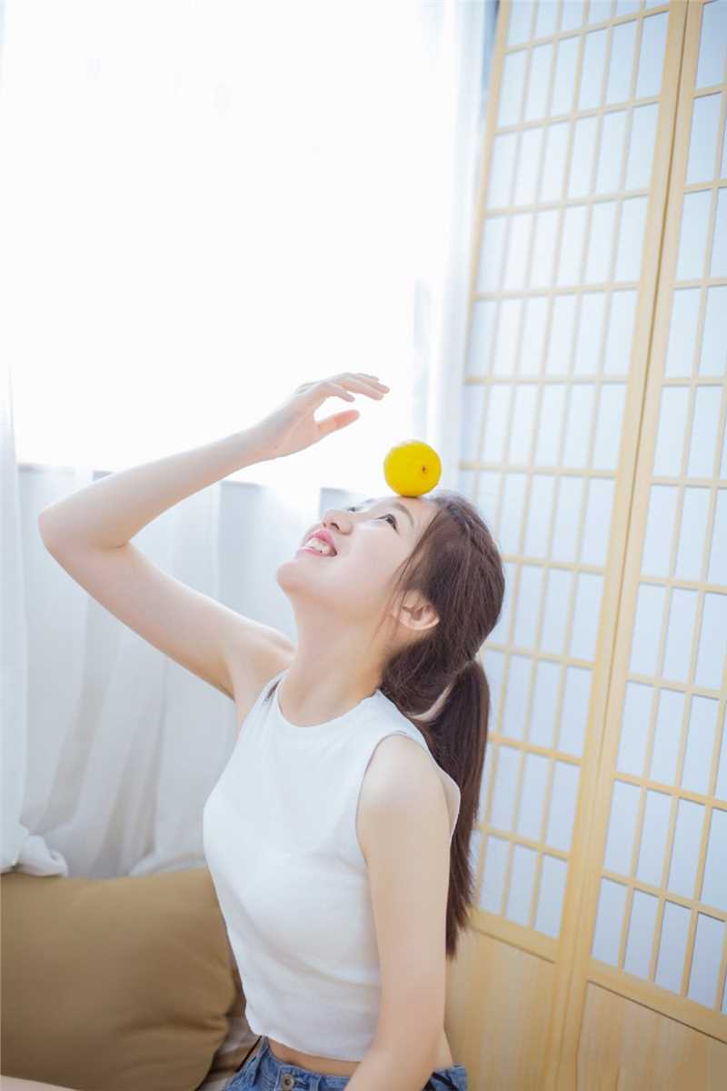 最新娇美少女柠檬般香酸甜美性感居家热裤大长腿壁纸