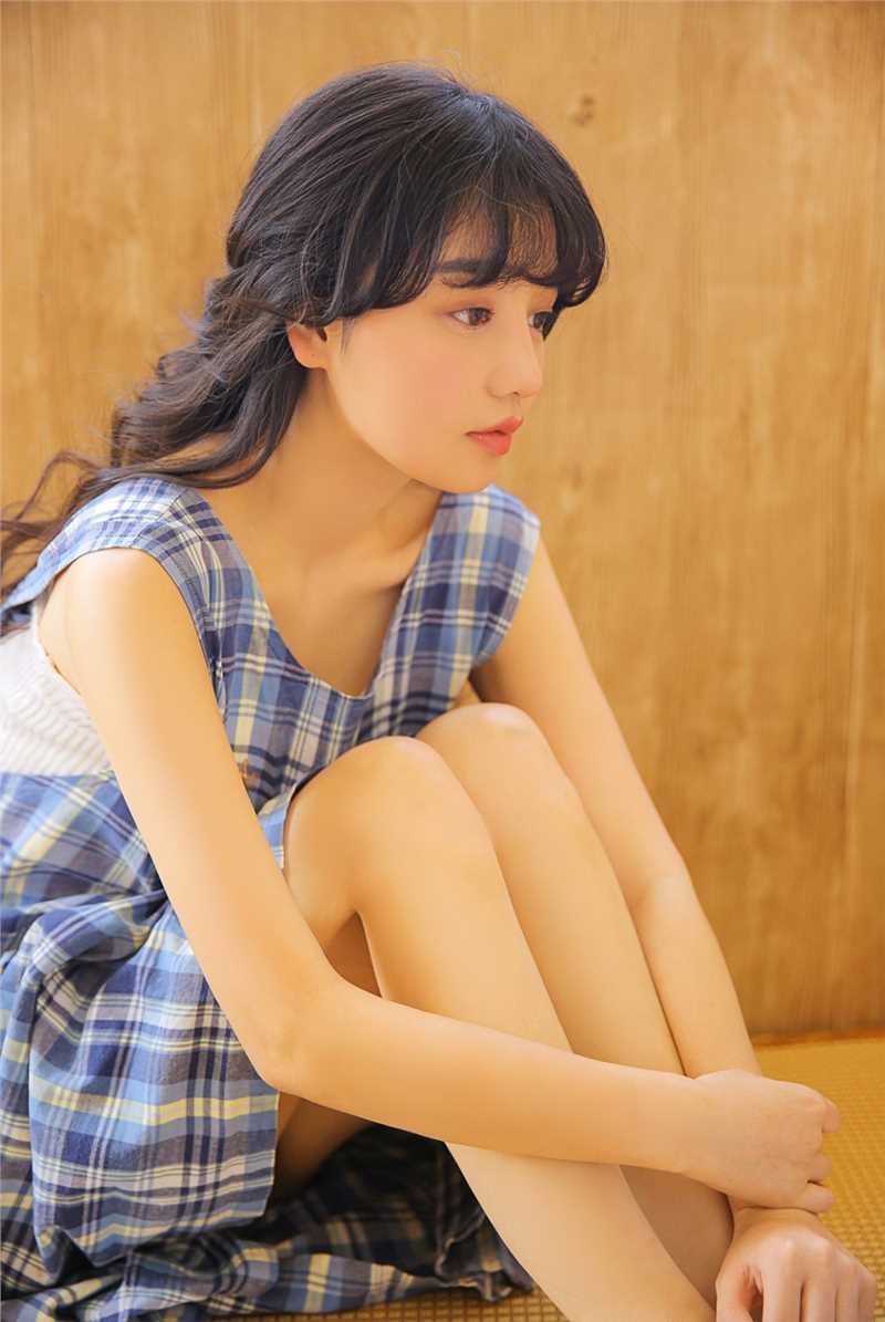 精选美颜少女小清新室内忧郁面孔惹人心疼居家清纯照图册