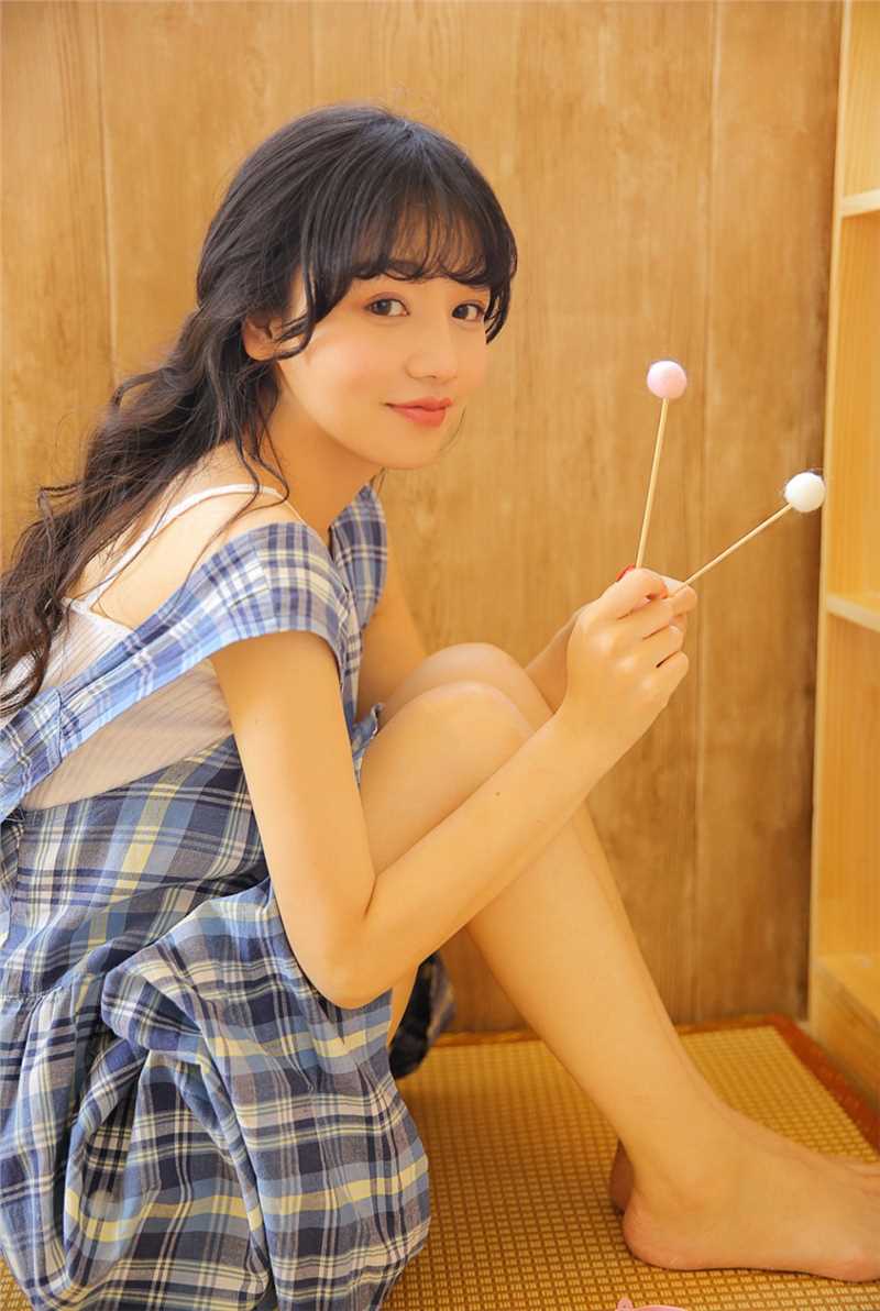 精选美颜少女小清新室内忧郁面孔惹人心疼居家清纯照图册