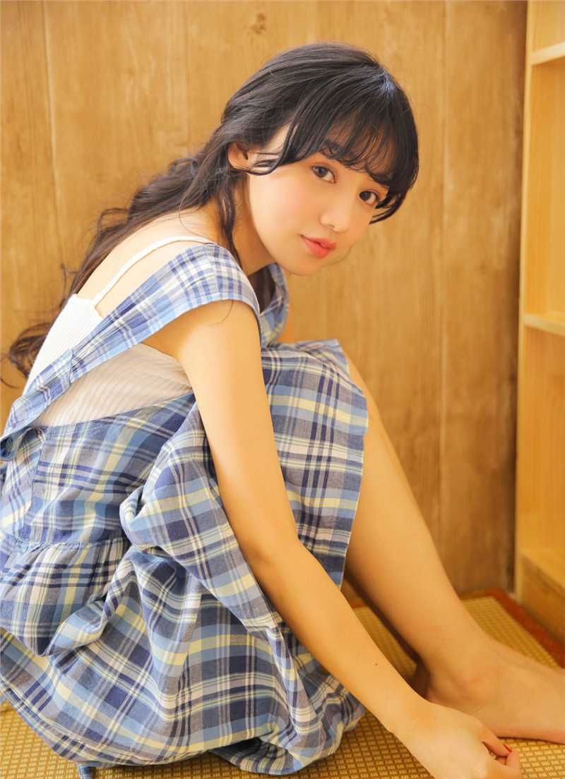 精选美颜少女小清新室内忧郁面孔惹人心疼居家清纯照图册