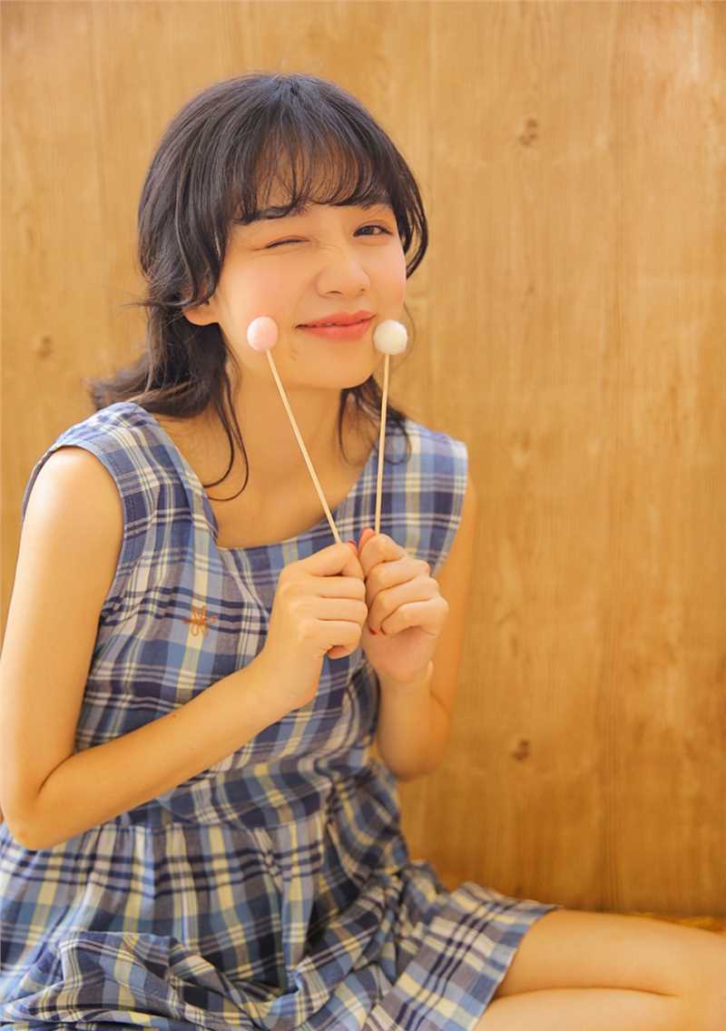 精选美颜少女小清新室内忧郁面孔惹人心疼居家清纯照图册