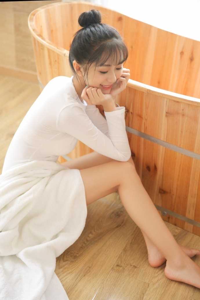 高清丸子头少女萝莉浴桶前妖娆性感长腿诱人私房图集