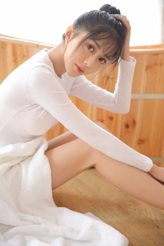 高清丸子头少女萝莉浴桶前妖娆性感长腿诱人私房图集