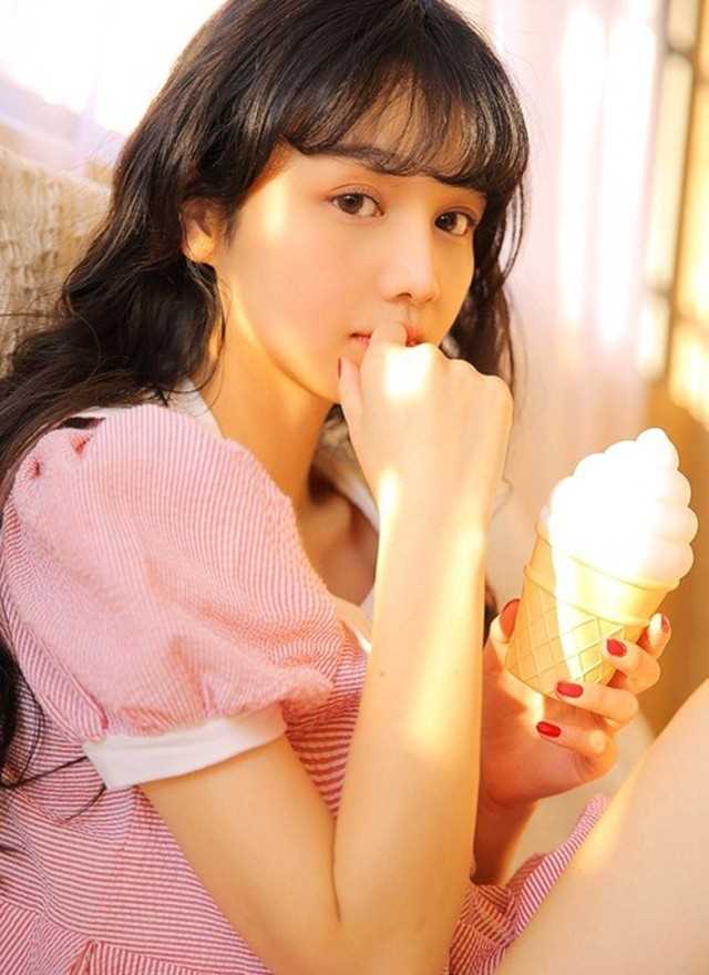 特别专辑小清新少女冰淇淋甜美气质长发唯美童颜清纯照图片