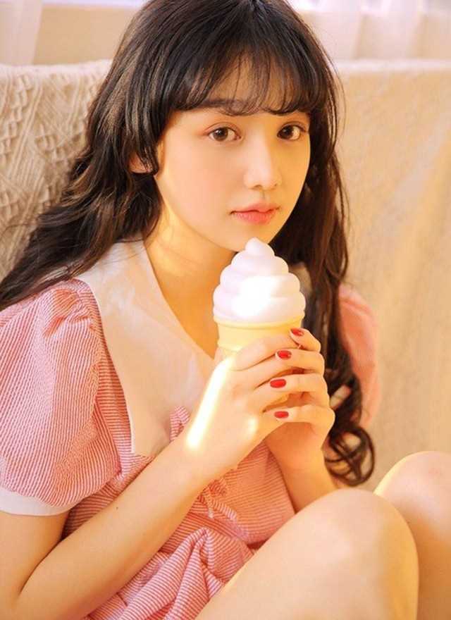 特别专辑小清新少女冰淇淋甜美气质长发唯美童颜清纯照图片