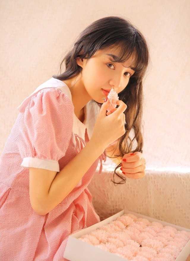 特别专辑小清新少女冰淇淋甜美气质长发唯美童颜清纯照图片