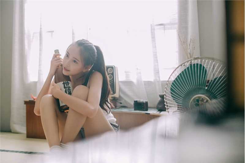 最新清纯马尾女孩白色吊带樱桃般水嫩可爱唯美艺术图集