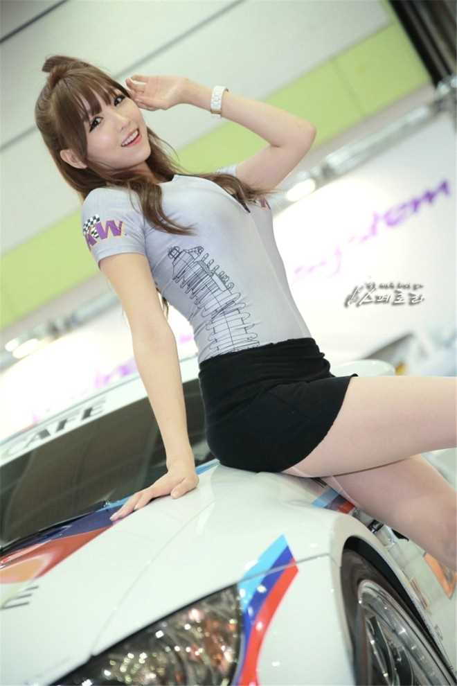 优质韩国美女车模吐舌卖萌清纯豪车美女酥胸漂亮性感图片相册