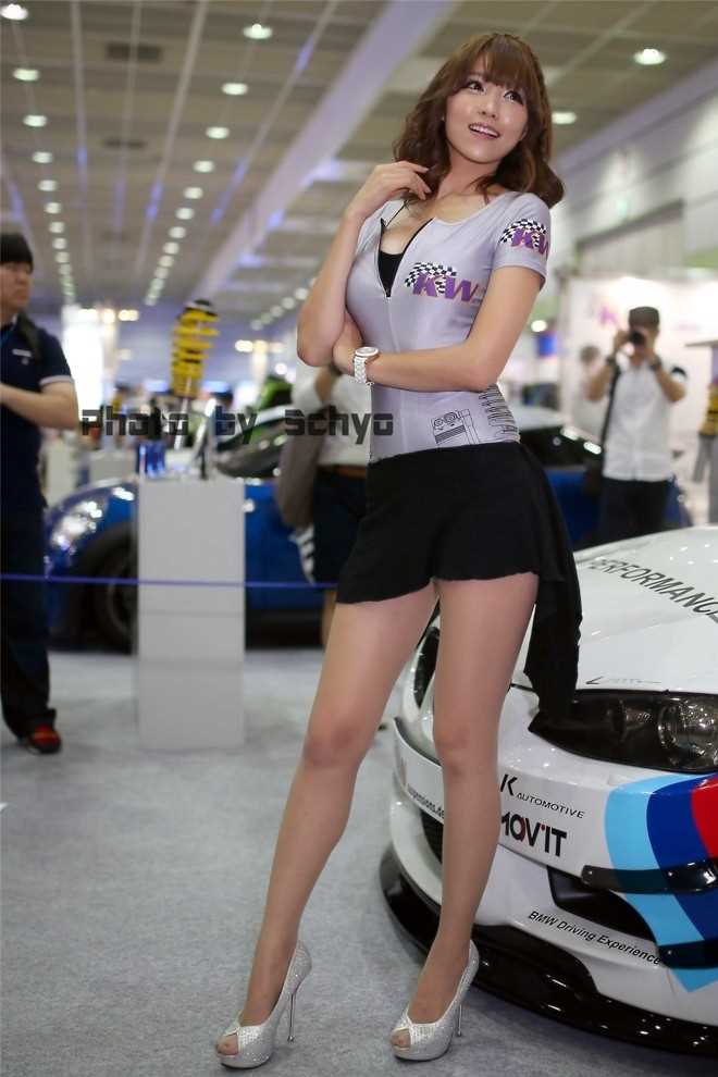 优质韩国美女车模吐舌卖萌清纯豪车美女酥胸漂亮性感图片相册