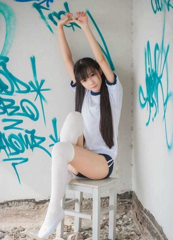 最新水蜜桃香甜清纯性感校园小清新美女图片图集