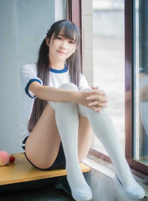 最新水蜜桃香甜清纯性感校园小清新美女图片图集