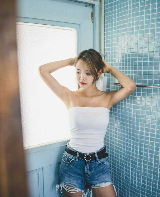 最全娇艳韩国美模丰臀撩人白裙露背清纯风韵私房艺术照片相册