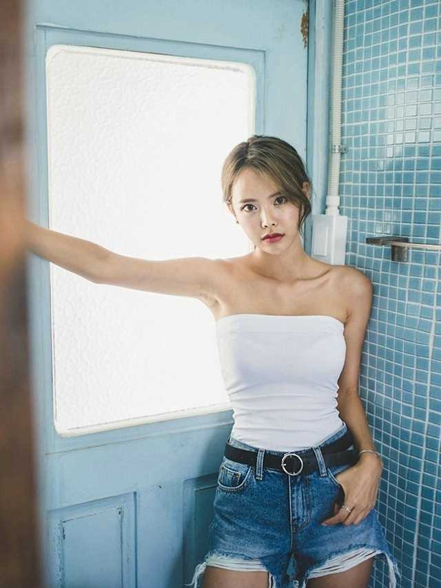 最全娇艳韩国美模丰臀撩人白裙露背清纯风韵私房艺术照片相册