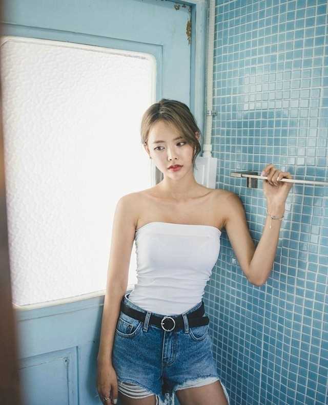 最全娇艳韩国美模丰臀撩人白裙露背清纯风韵私房艺术照片相册