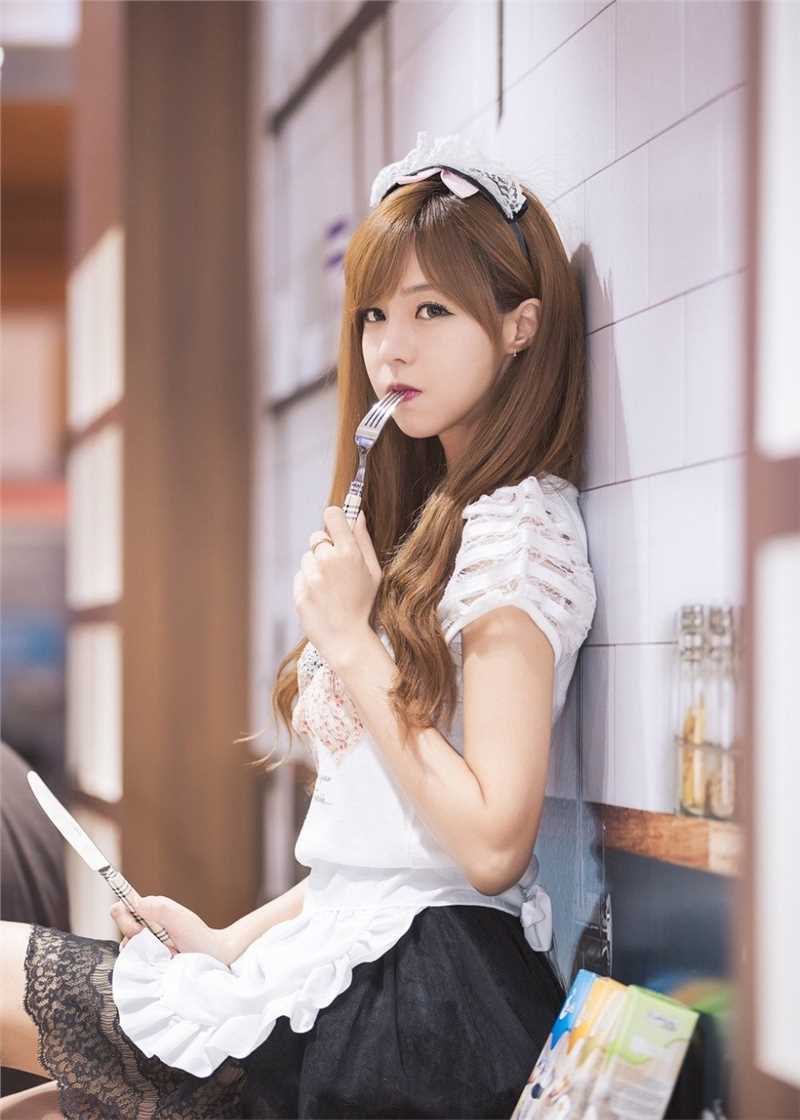 最全性感车模美女小露蛮腰妖娆制服短裙清纯可人相册