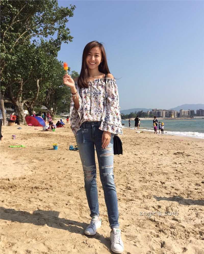 精选美女模特黄可盈生活美照阳光迷人图册