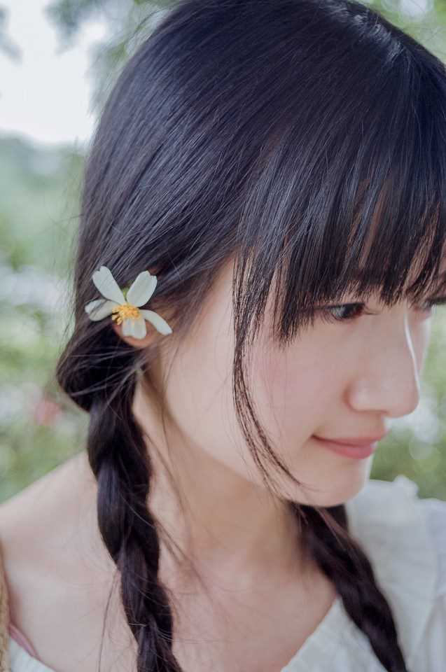 优质清纯美少女户外迷人相册