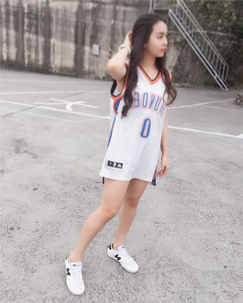 特别专辑清纯系美女邱苡瑄养眼图片