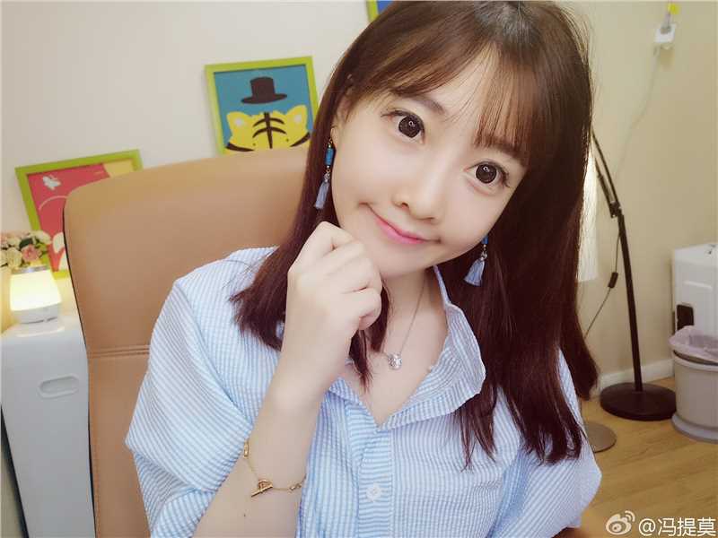 清纯可爱美女冯提莫唯美图片