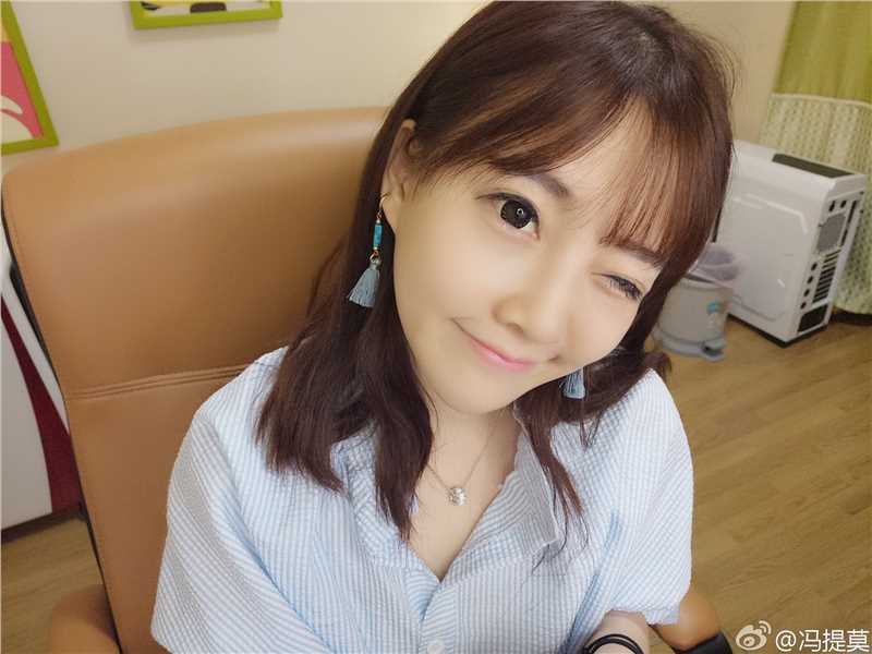 清纯可爱美女冯提莫唯美图片