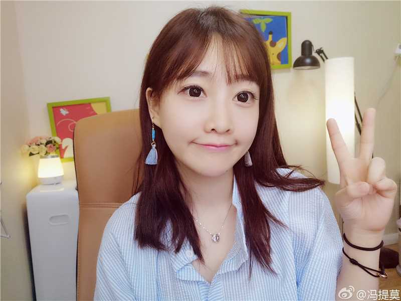 清纯可爱美女冯提莫唯美图片