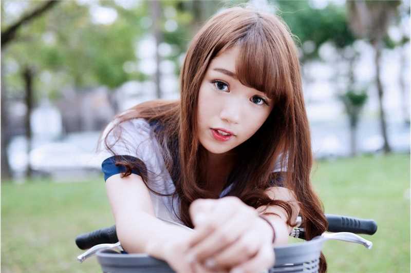 日系清纯美女吕家伶外拍图片