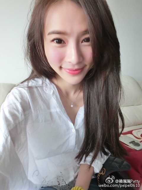 台湾女模特赖珮钰清纯