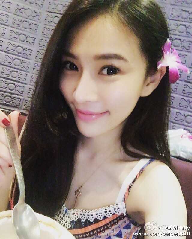 台湾女模特赖珮钰清纯