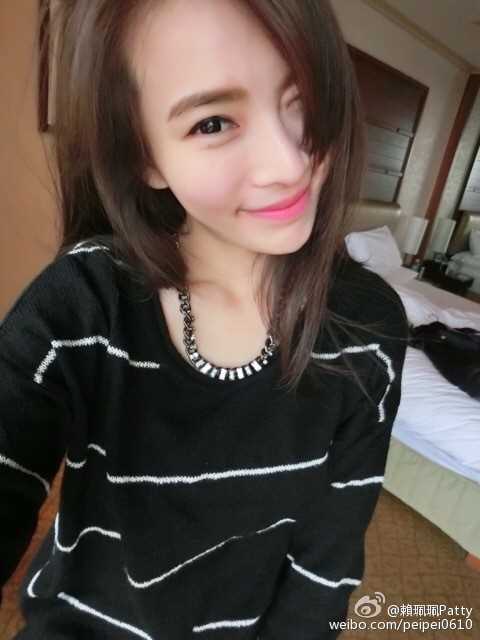 台湾女模特赖珮钰清纯