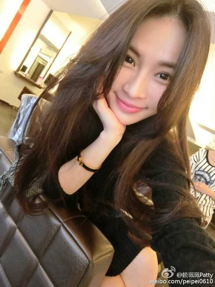 台湾女模特赖珮钰清纯