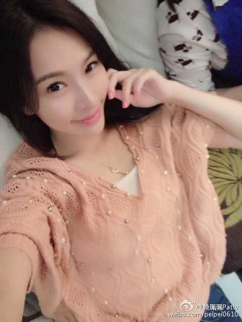 台湾女模特赖珮钰清纯
