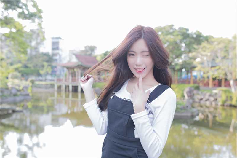 台湾清纯校花美女张楚珊小清新外拍