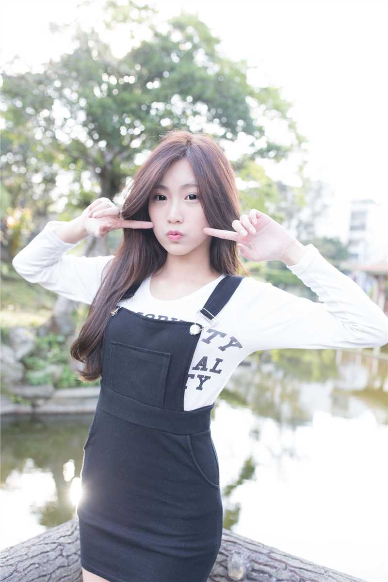 台湾清纯校花美女张楚珊小清新外拍