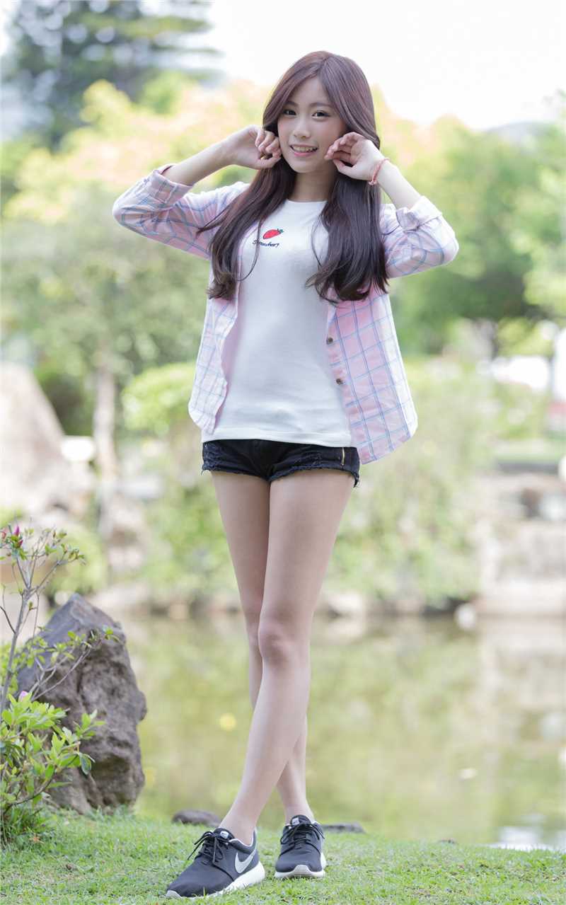 台湾清纯校花美女张楚珊小清新外拍