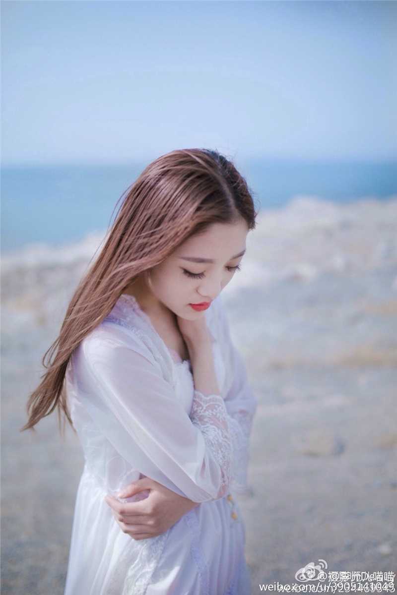 90后校花美女李允微博清纯私拍